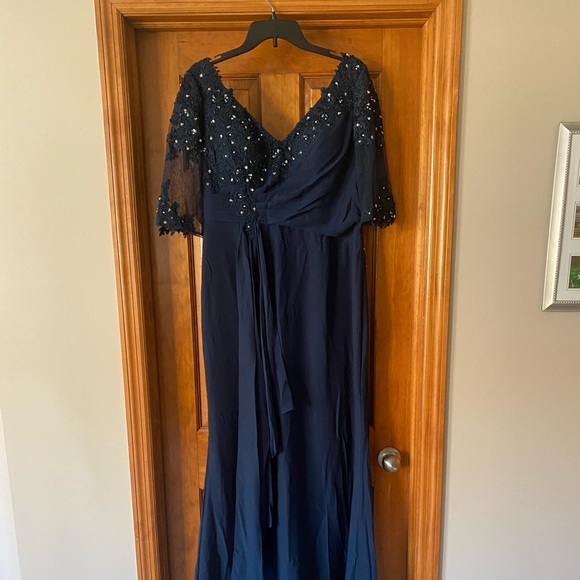 V-neck sheath chiffon evening dress sweep train Size 14 New with tags - Picture 3 of 8
